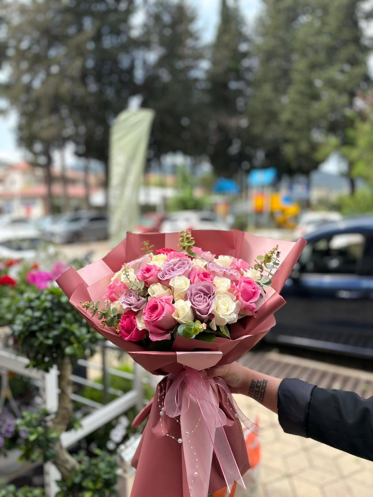 Marmaris pembe ve lila gül buketi